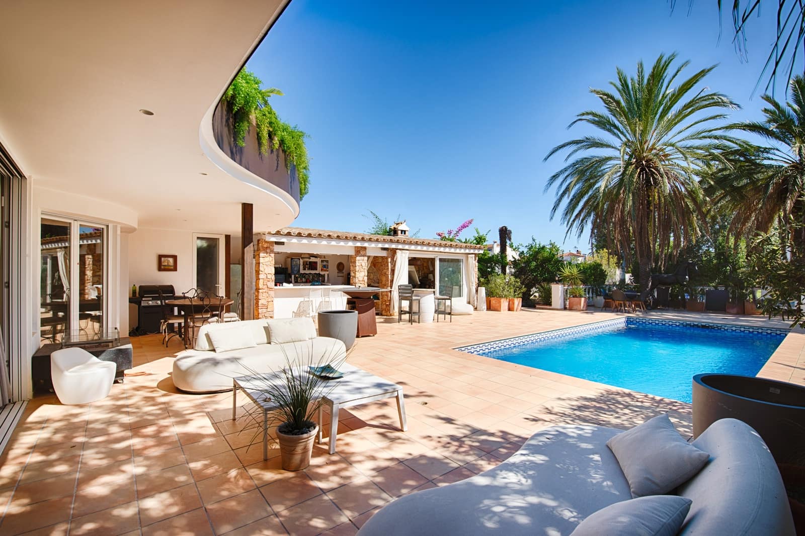 6 soveværelse Byhus til salg i Empuriabrava med swimmingpool garage - € 1.990.000 (Ref: 10136300)