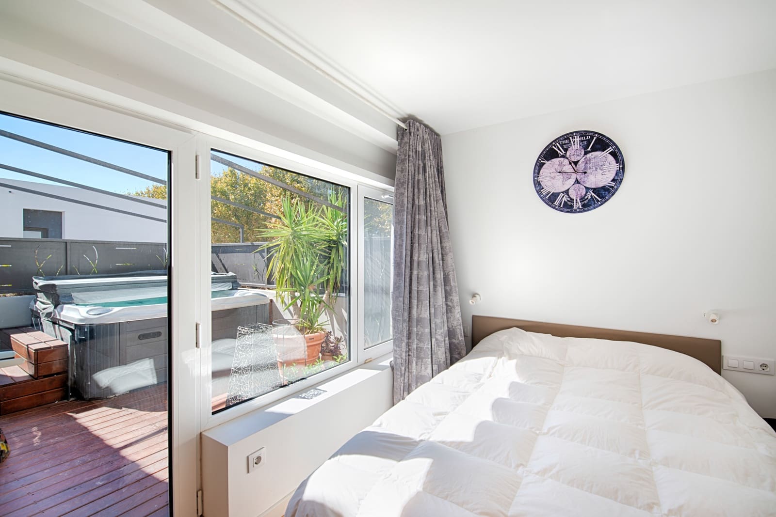 6 soveværelse Byhus til salg i Empuriabrava med swimmingpool garage - € 1.990.000 (Ref: 10136300)