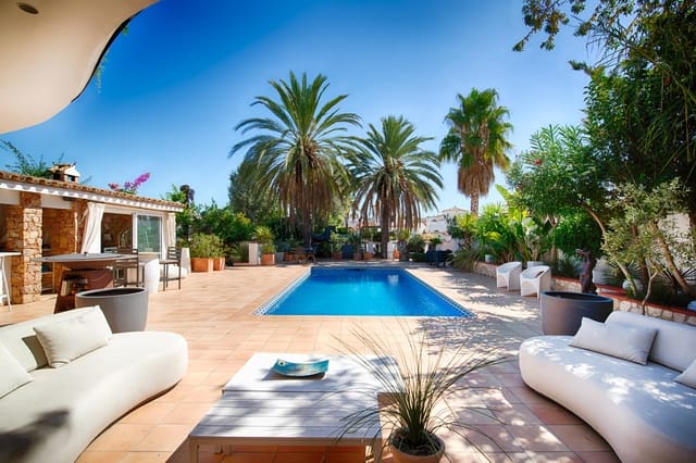 6 soveværelse Byhus til salg i Empuriabrava, Castelló d'Empúries med swimmingpool garage - € 1.990.000 (Ref: 10136300)