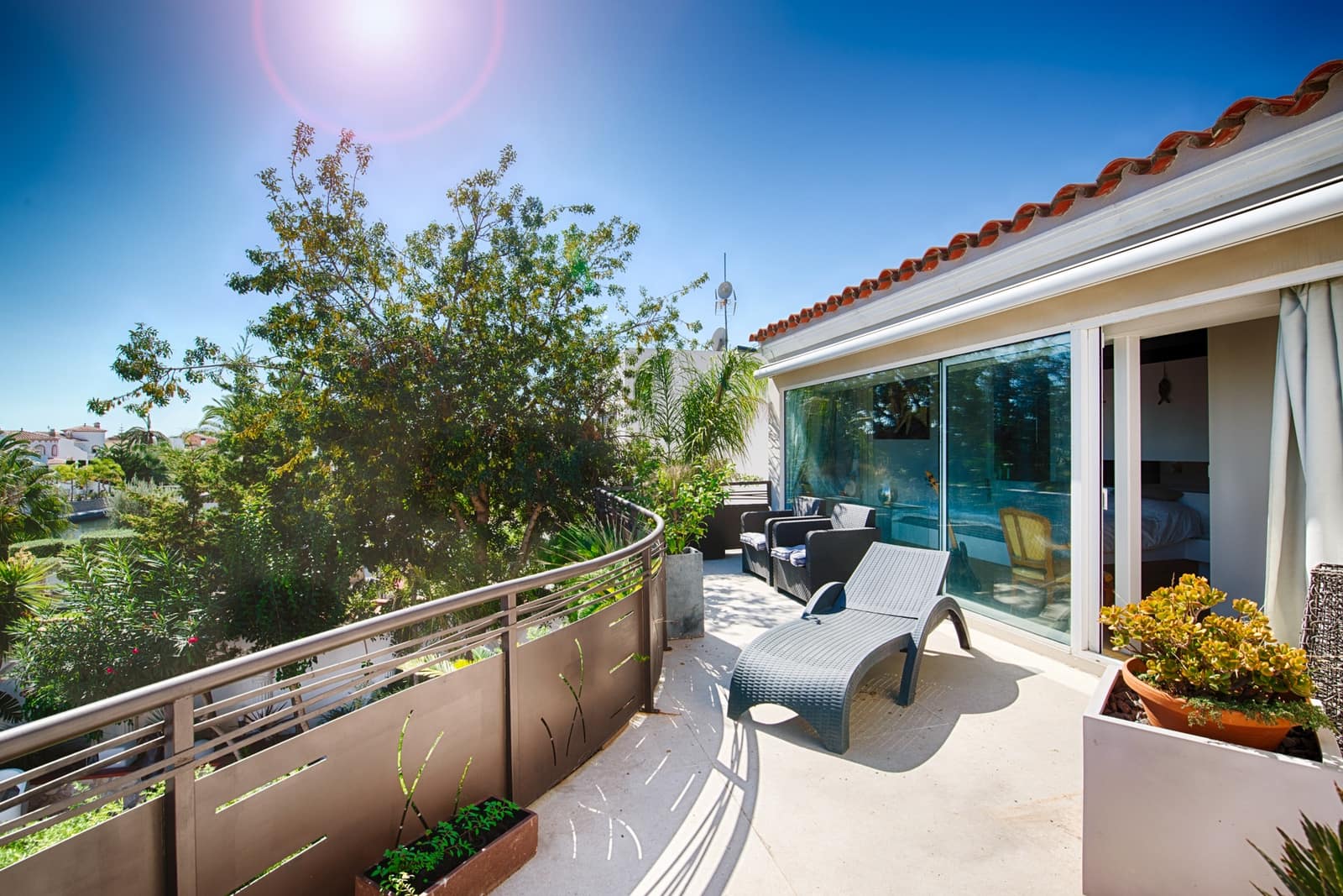 6 soveværelse Byhus til salg i Empuriabrava med swimmingpool garage - € 1.990.000 (Ref: 10136300)