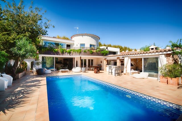 6 soveværelse Byhus til salg i Empuriabrava, Castelló d'Empúries med swimmingpool garage - € 1.990.000 (Ref: 10136300)