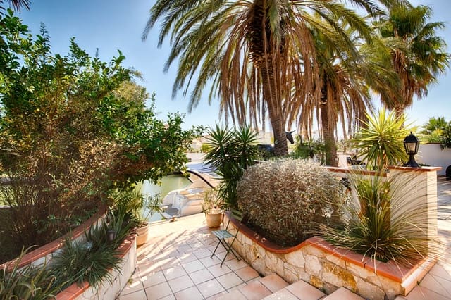 6 soveværelse Byhus til salg i Empuriabrava, Castelló d'Empúries med swimmingpool garage - € 1.990.000 (Ref: 10136300)