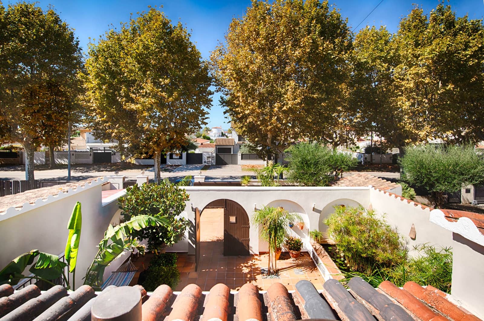 6 soveværelse Byhus til salg i Empuriabrava med swimmingpool garage - € 1.990.000 (Ref: 10136300)