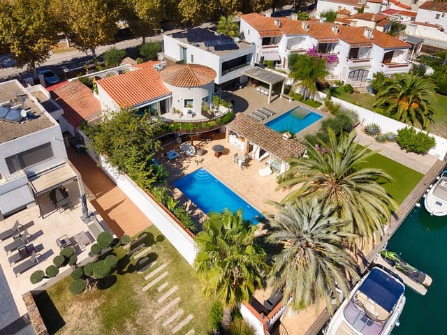 6 soveværelse Byhus til salg i Empuriabrava, Castelló d'Empúries med swimmingpool garage - € 1.990.000 (Ref: 10136300)