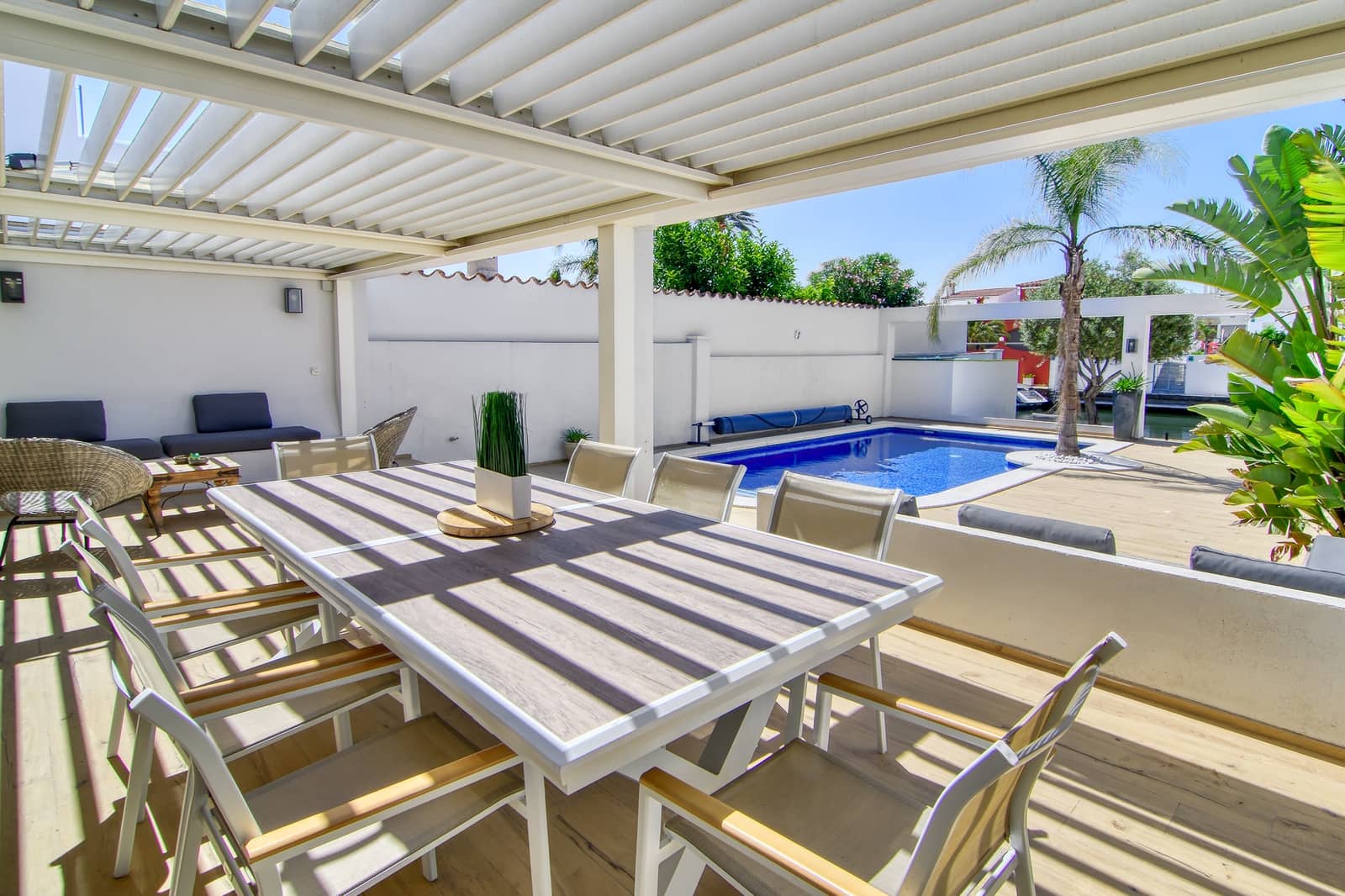 6 bedroom Townhouse for sale in Empuriabrava with pool garage - € 1,399,000 (Ref: 10144896)