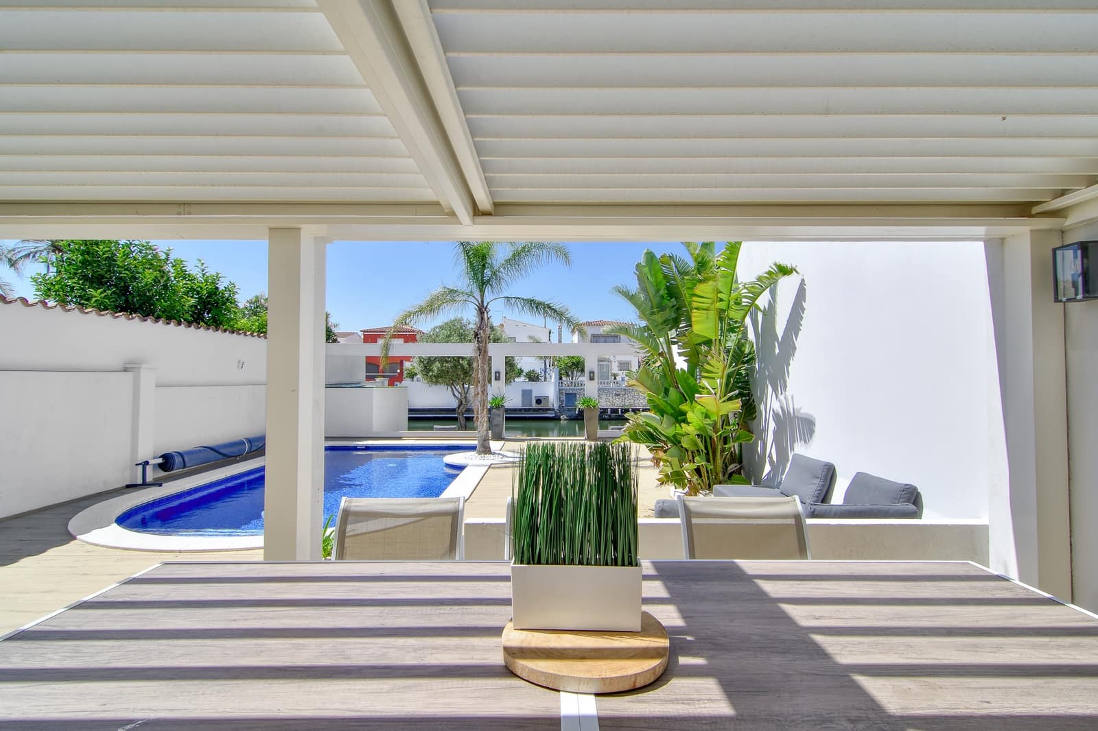 6 bedroom Townhouse for sale in Empuriabrava with pool garage - € 1,399,000 (Ref: 10144896)