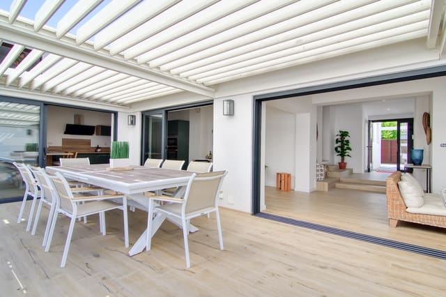 6 bedroom Townhouse for sale in Empuriabrava, Castelló d'Empúries with pool garage - € 1,399,000 (Ref: 10144896)