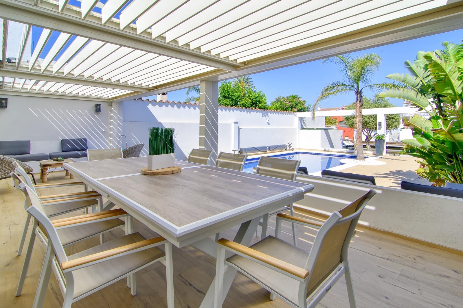 6 bedroom Townhouse for sale in Empuriabrava with pool garage - € 1,399,000 (Ref: 10144896)