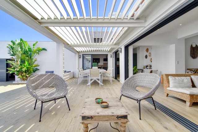 6 bedroom Townhouse for sale in Empuriabrava, Castelló d'Empúries with pool garage - € 1,399,000 (Ref: 10144896)