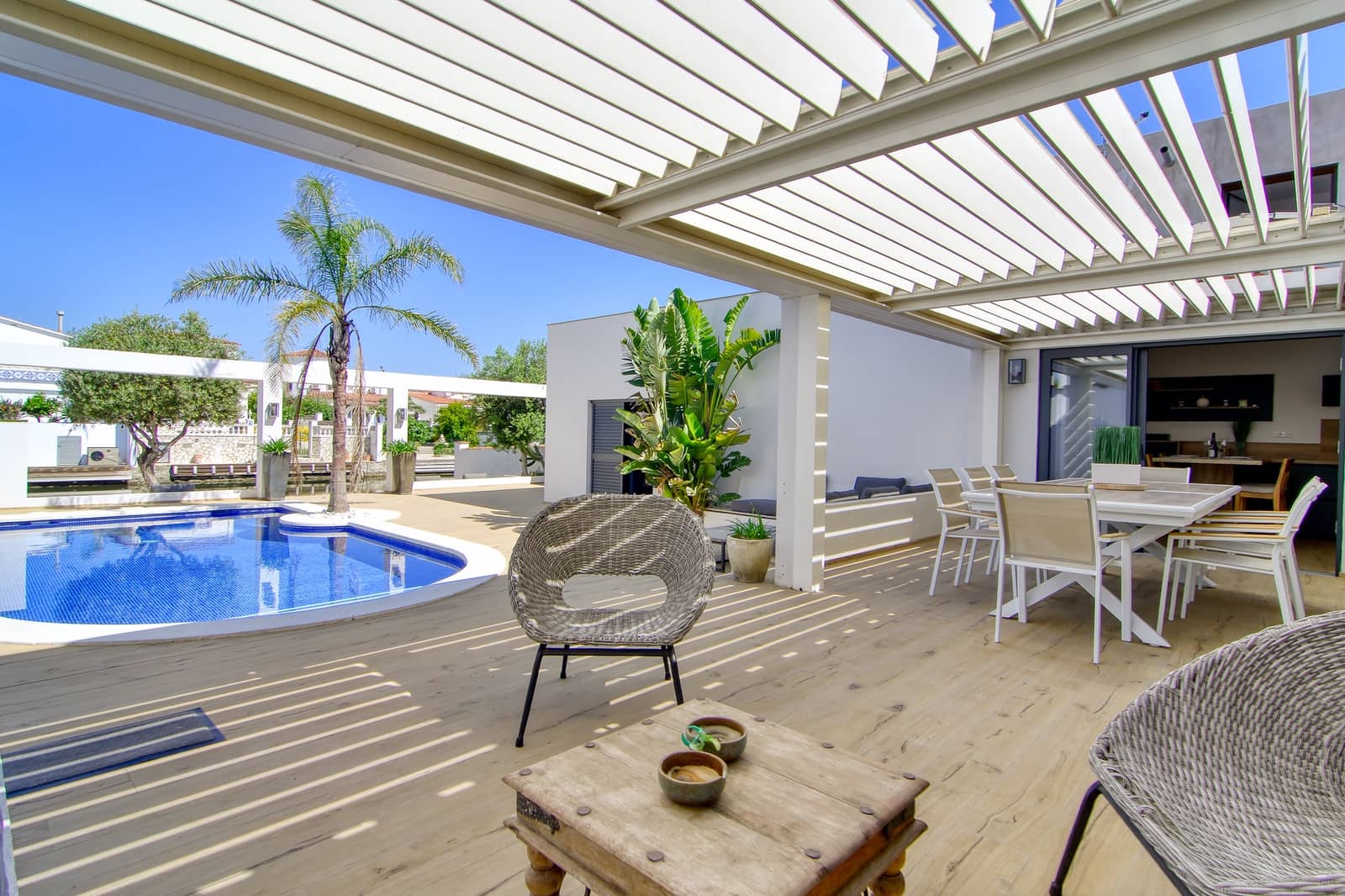 6 bedroom Townhouse for sale in Empuriabrava with pool garage - € 1,399,000 (Ref: 10144896)