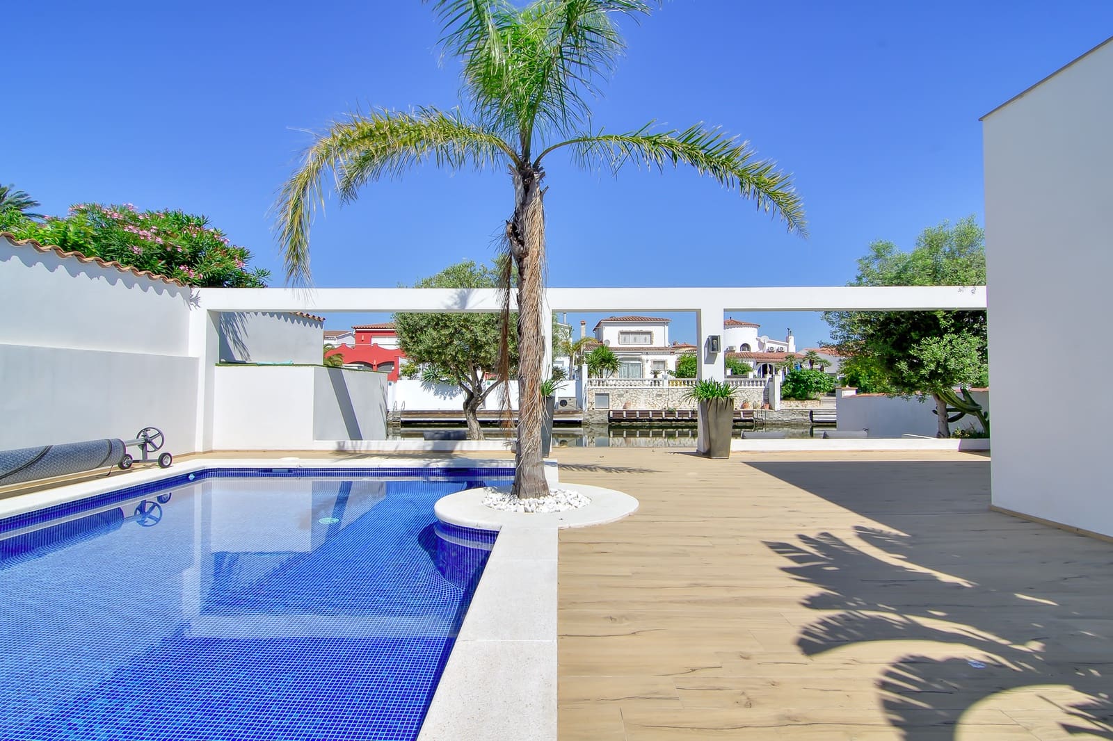 6 bedroom Townhouse for sale in Empuriabrava with pool garage - € 1,399,000 (Ref: 10144896)