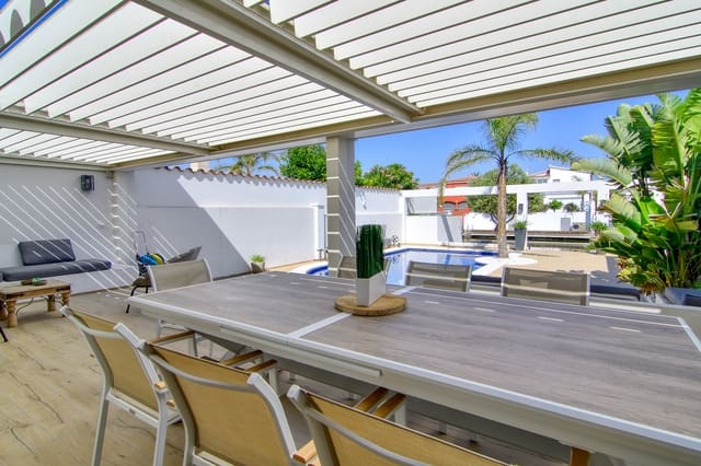 6 bedroom Townhouse for sale in Empuriabrava, Castelló d'Empúries with pool garage - € 1,399,000 (Ref: 10144896)
