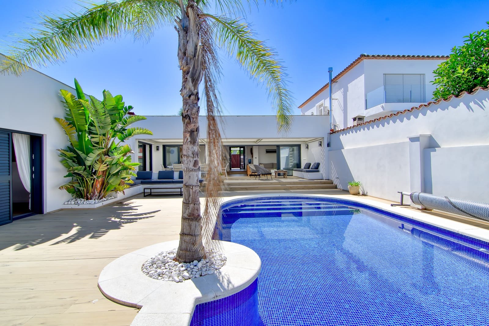 6 bedroom Townhouse for sale in Empuriabrava with pool garage - € 1,399,000 (Ref: 10144896)