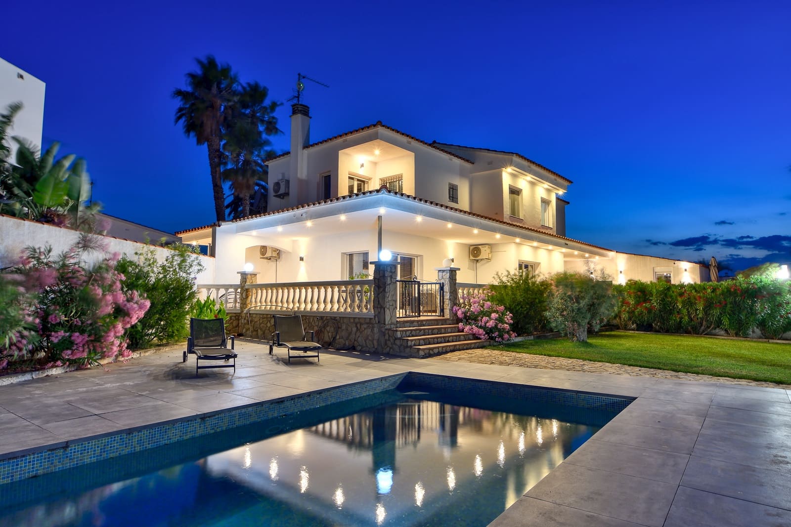 4 bedroom Townhouse for sale in Empuriabrava with pool garage - € 1,490,000 (Ref: 10144921)