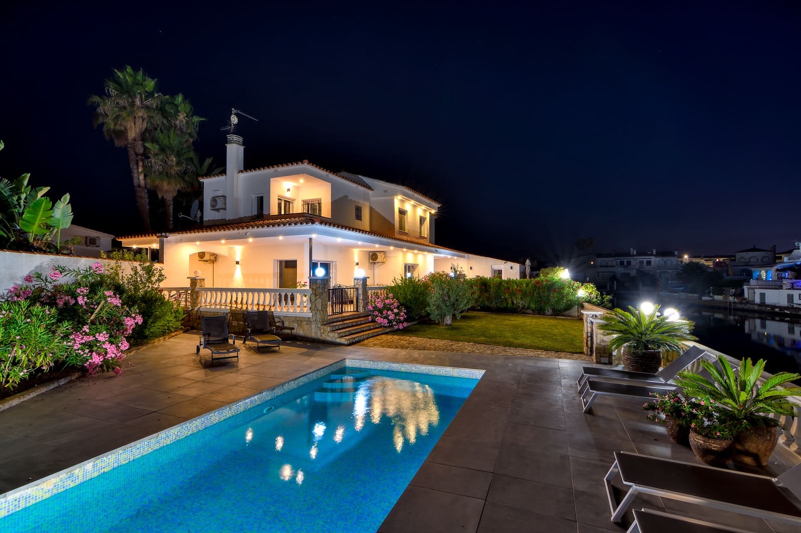 4 bedroom Townhouse for sale in Empuriabrava with pool garage - € 1,490,000 (Ref: 10144921)