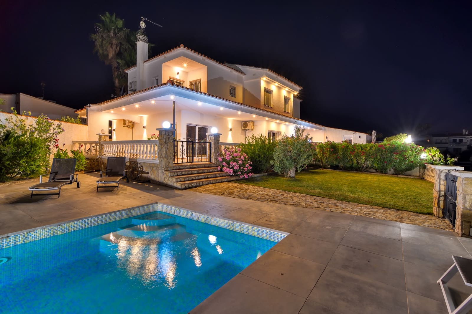 4 bedroom Townhouse for sale in Empuriabrava with pool garage - € 1,490,000 (Ref: 10144921)