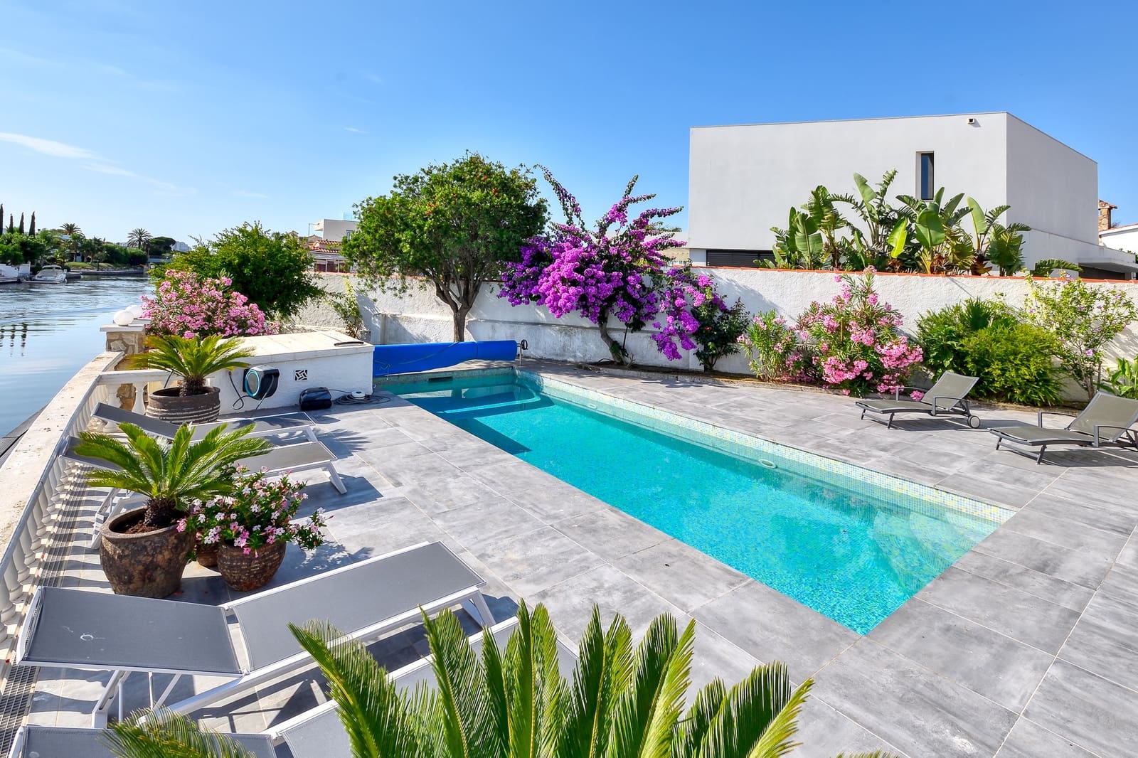 4 bedroom Townhouse for sale in Empuriabrava with pool garage - € 1,490,000 (Ref: 10144921)