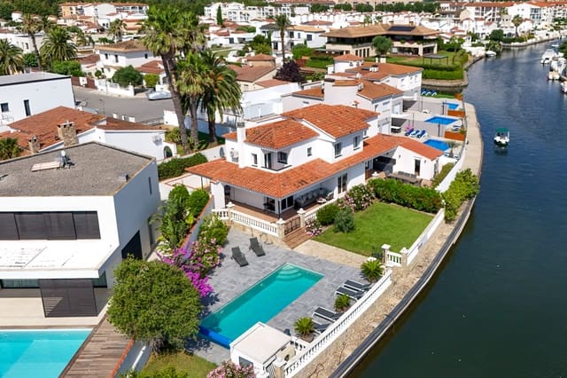 4 bedroom Townhouse for sale in Empuriabrava, Castelló d'Empúries with pool garage - € 1,490,000 (Ref: 10144921)