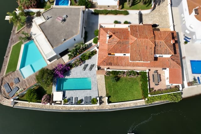 4 bedroom Townhouse for sale in Empuriabrava, Castelló d'Empúries with pool garage - € 1,490,000 (Ref: 10144921)