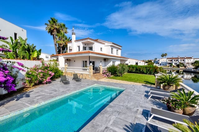 4 bedroom Townhouse for sale in Empuriabrava, Castelló d'Empúries with pool garage - € 1,490,000 (Ref: 10144921)