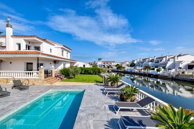 4 bedroom Townhouse for sale in Empuriabrava, Castelló d'Empúries with pool garage - € 1,490,000 (Ref: 10144921)