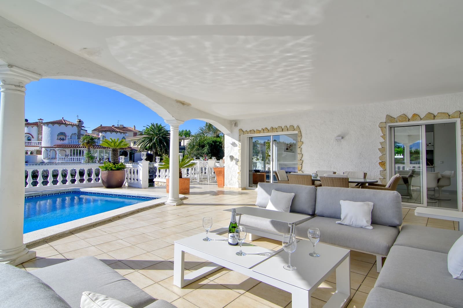 3 sypialnia Dom na sprzedaż w Empuriabrava z basenem garażem - 1 250 000 € (Ref: 10145030)