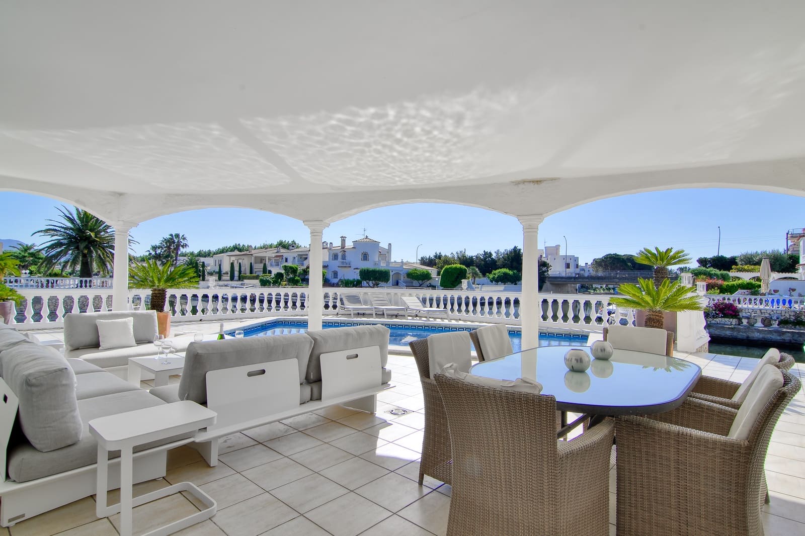 3 sypialnia Dom na sprzedaż w Empuriabrava z basenem garażem - 1 250 000 € (Ref: 10145030)