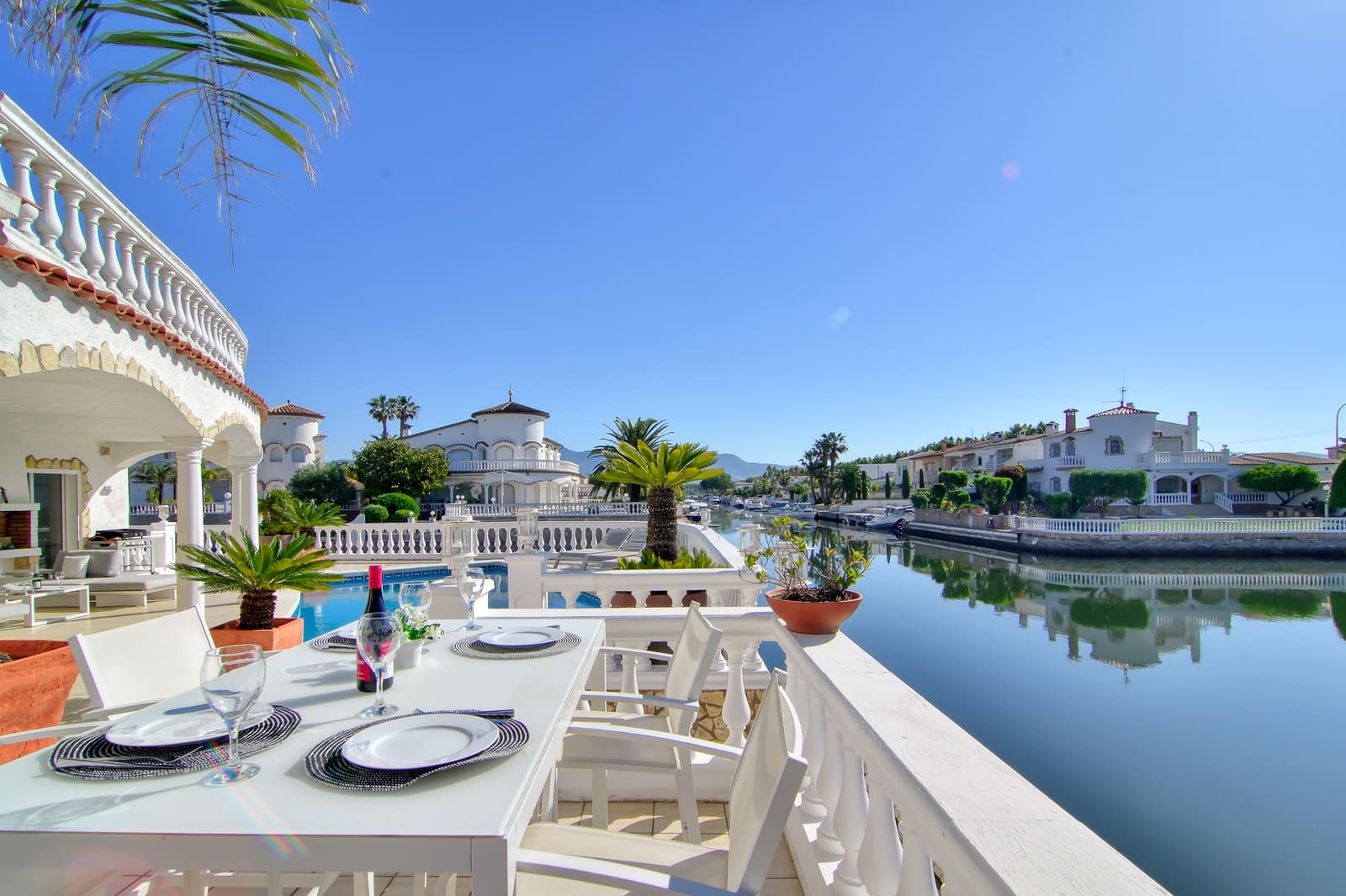 3 sypialnia Dom na sprzedaż w Empuriabrava z basenem garażem - 1 250 000 € (Ref: 10145030)