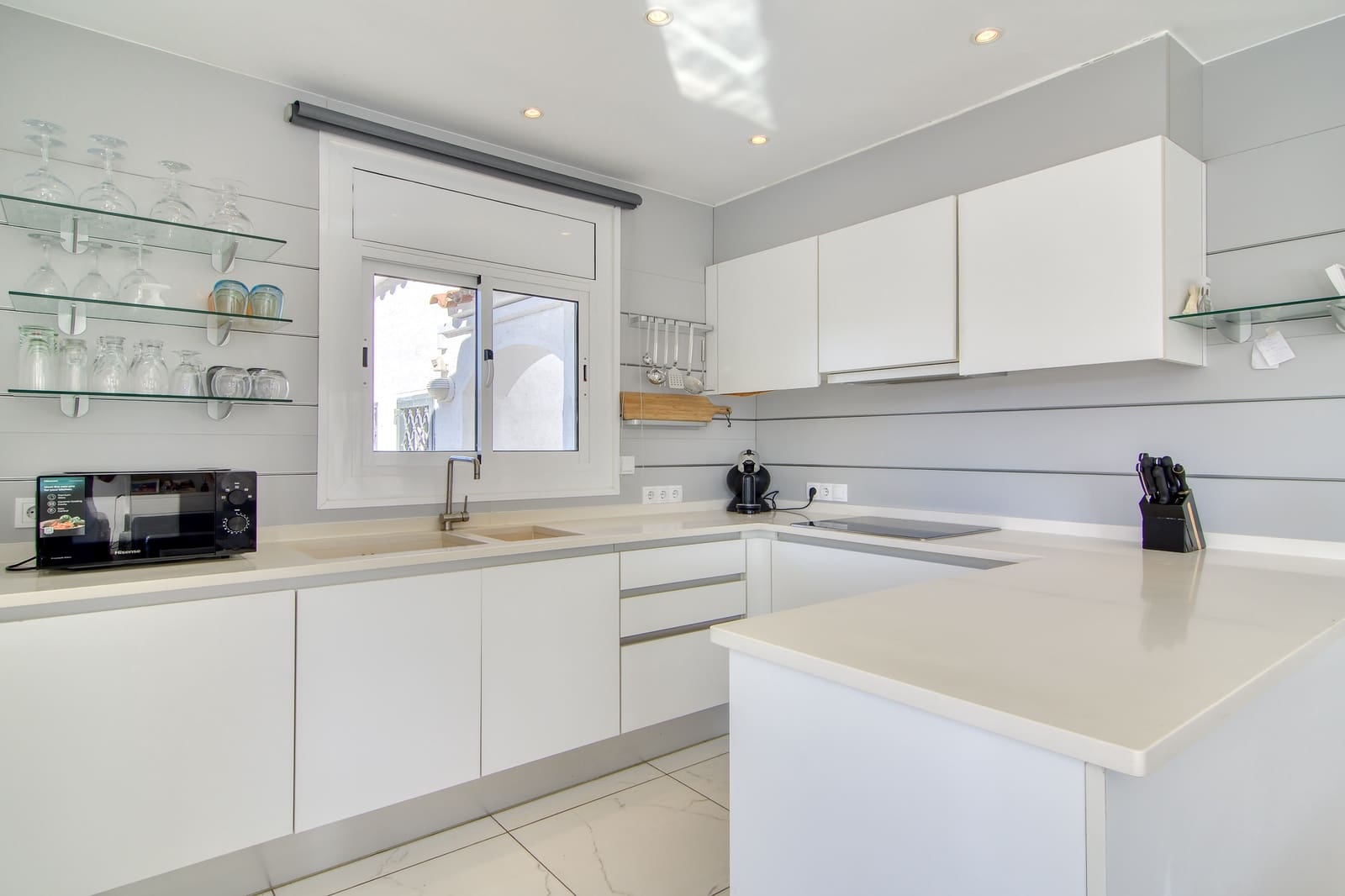 3 sypialnia Dom na sprzedaż w Empuriabrava z basenem garażem - 1 250 000 € (Ref: 10145030)
