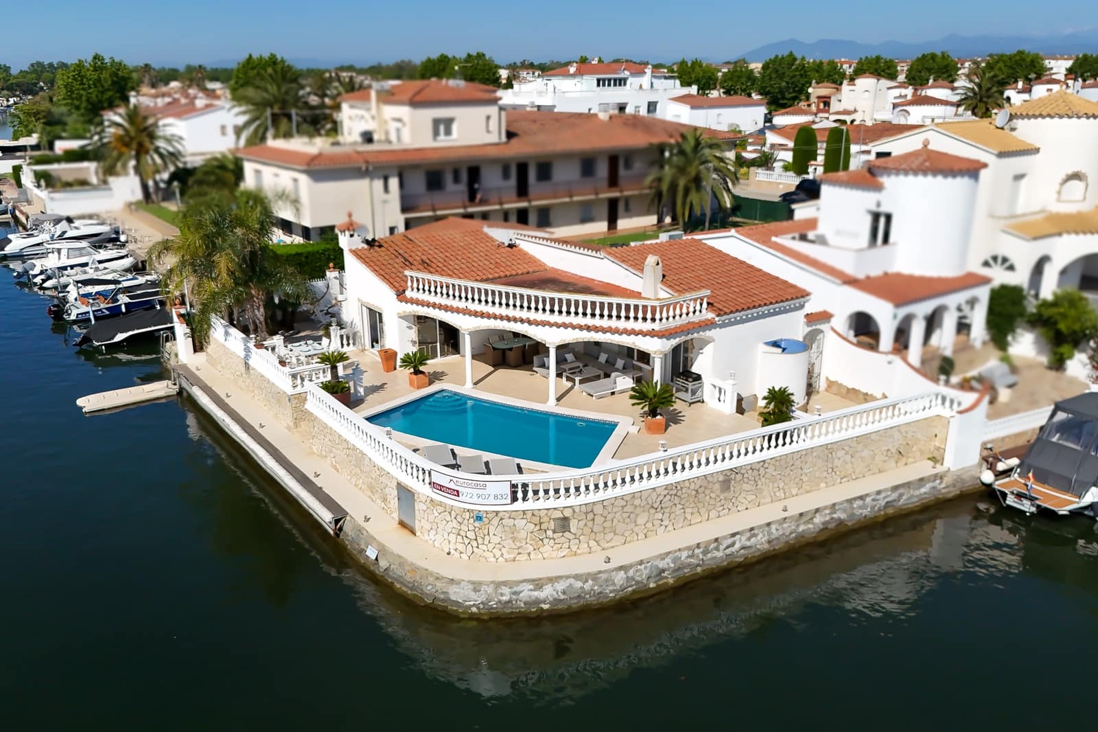 3 sypialnia Dom na sprzedaż w Empuriabrava z basenem garażem - 1 250 000 € (Ref: 10145030)