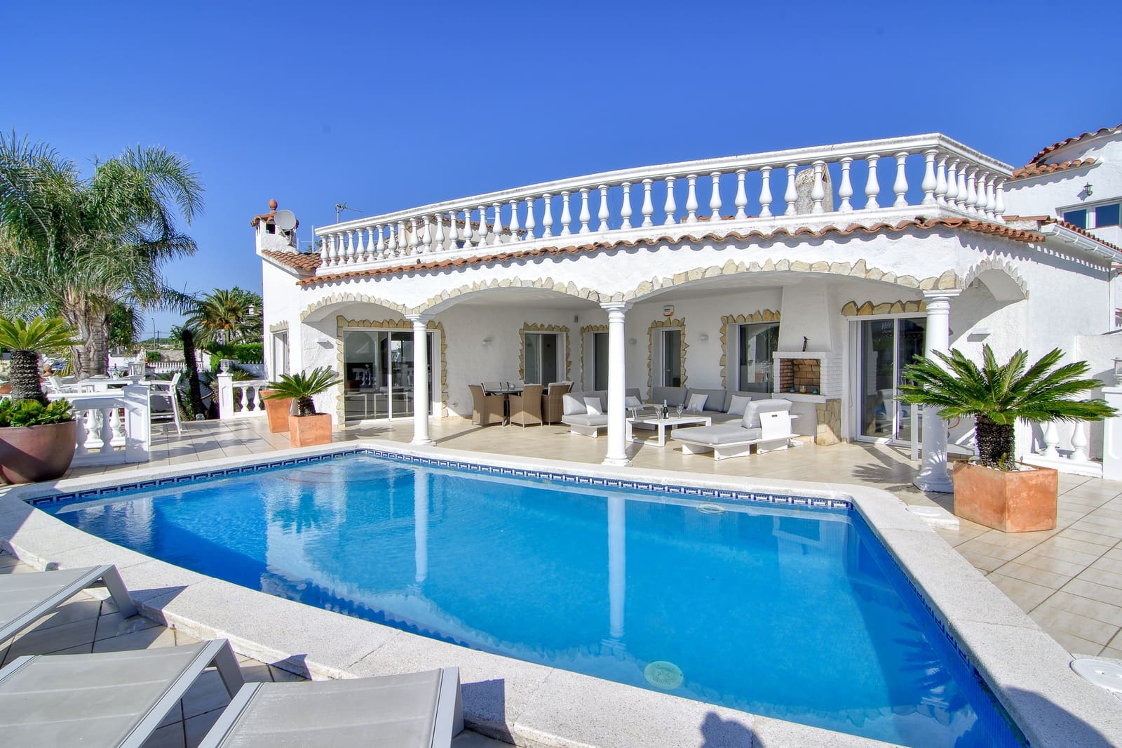 3 sypialnia Dom na sprzedaż w Empuriabrava z basenem garażem - 1 250 000 € (Ref: 10145030)