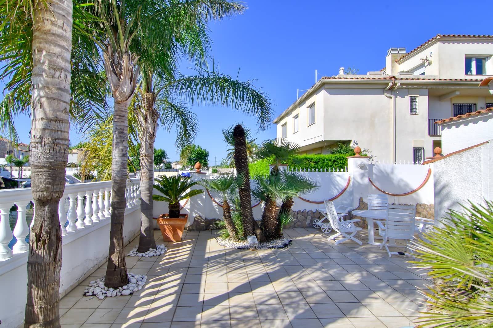 3 sypialnia Dom na sprzedaż w Empuriabrava z basenem garażem - 1 250 000 € (Ref: 10145030)
