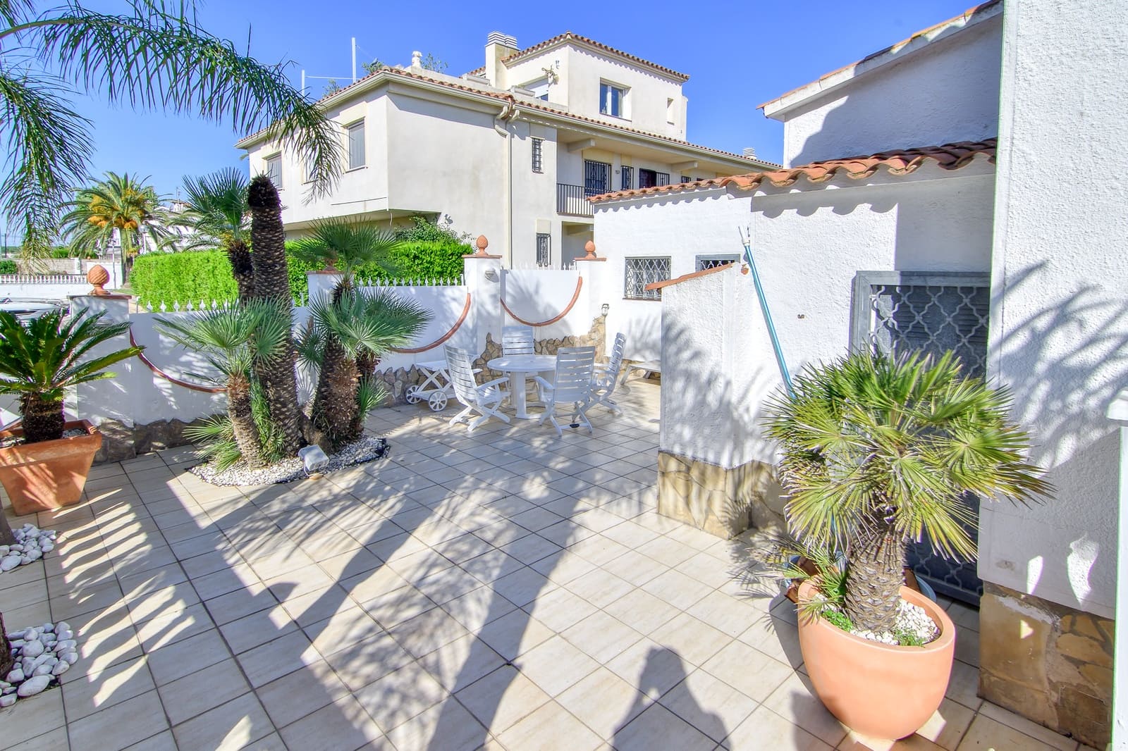 3 sypialnia Dom na sprzedaż w Empuriabrava z basenem garażem - 1 250 000 € (Ref: 10145030)