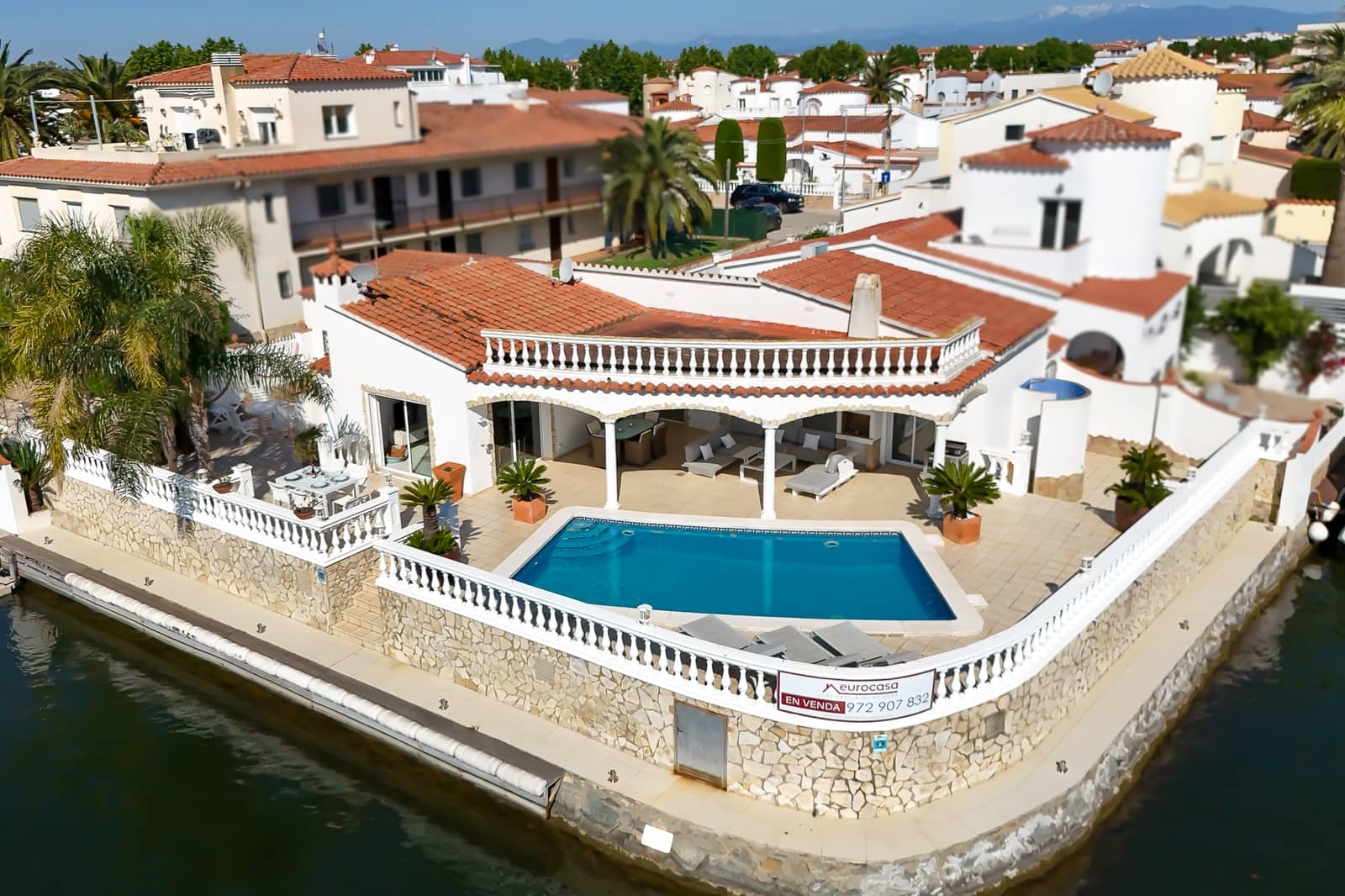 3 sypialnia Dom na sprzedaż w Empuriabrava z basenem garażem - 1 250 000 € (Ref: 10145030)