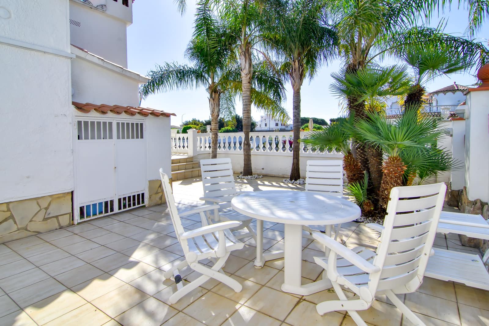 3 sypialnia Dom na sprzedaż w Empuriabrava z basenem garażem - 1 250 000 € (Ref: 10145030)