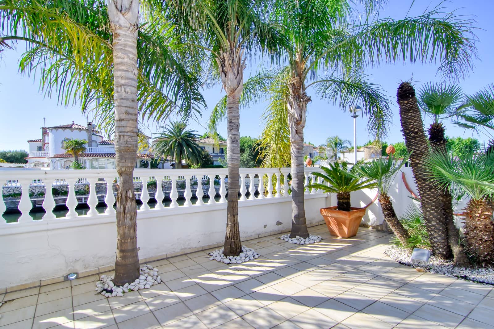 3 sypialnia Dom na sprzedaż w Empuriabrava z basenem garażem - 1 250 000 € (Ref: 10145030)