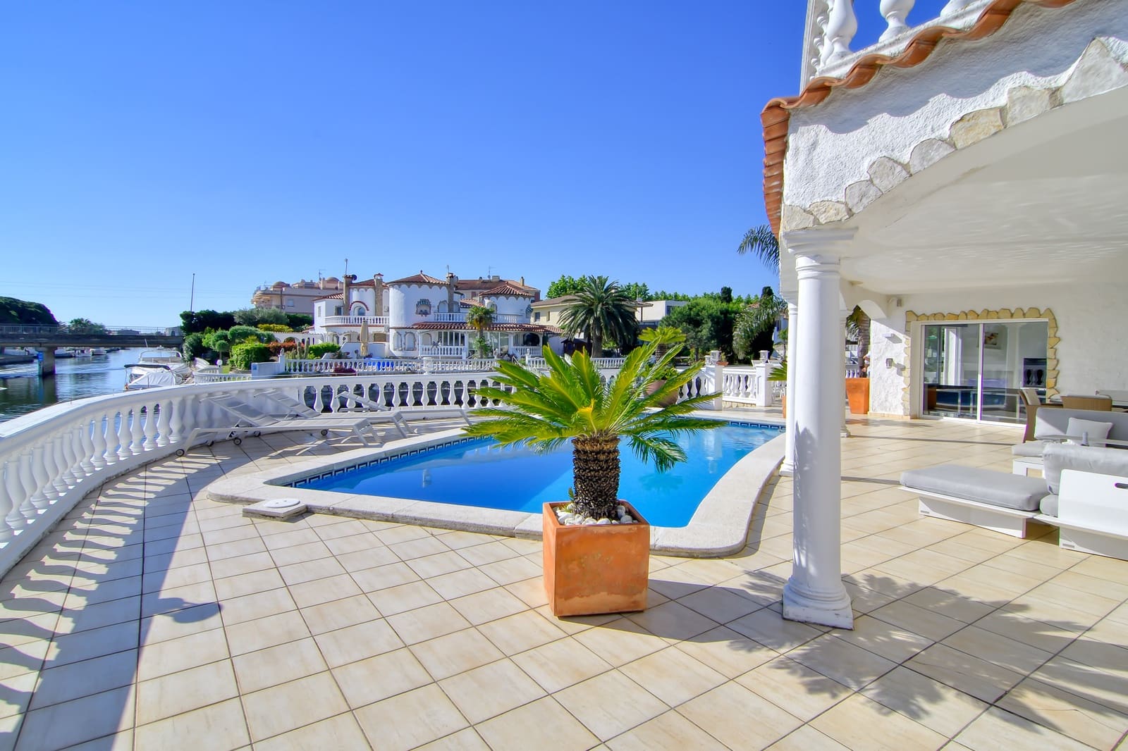 3 sypialnia Dom na sprzedaż w Empuriabrava z basenem garażem - 1 250 000 € (Ref: 10145030)