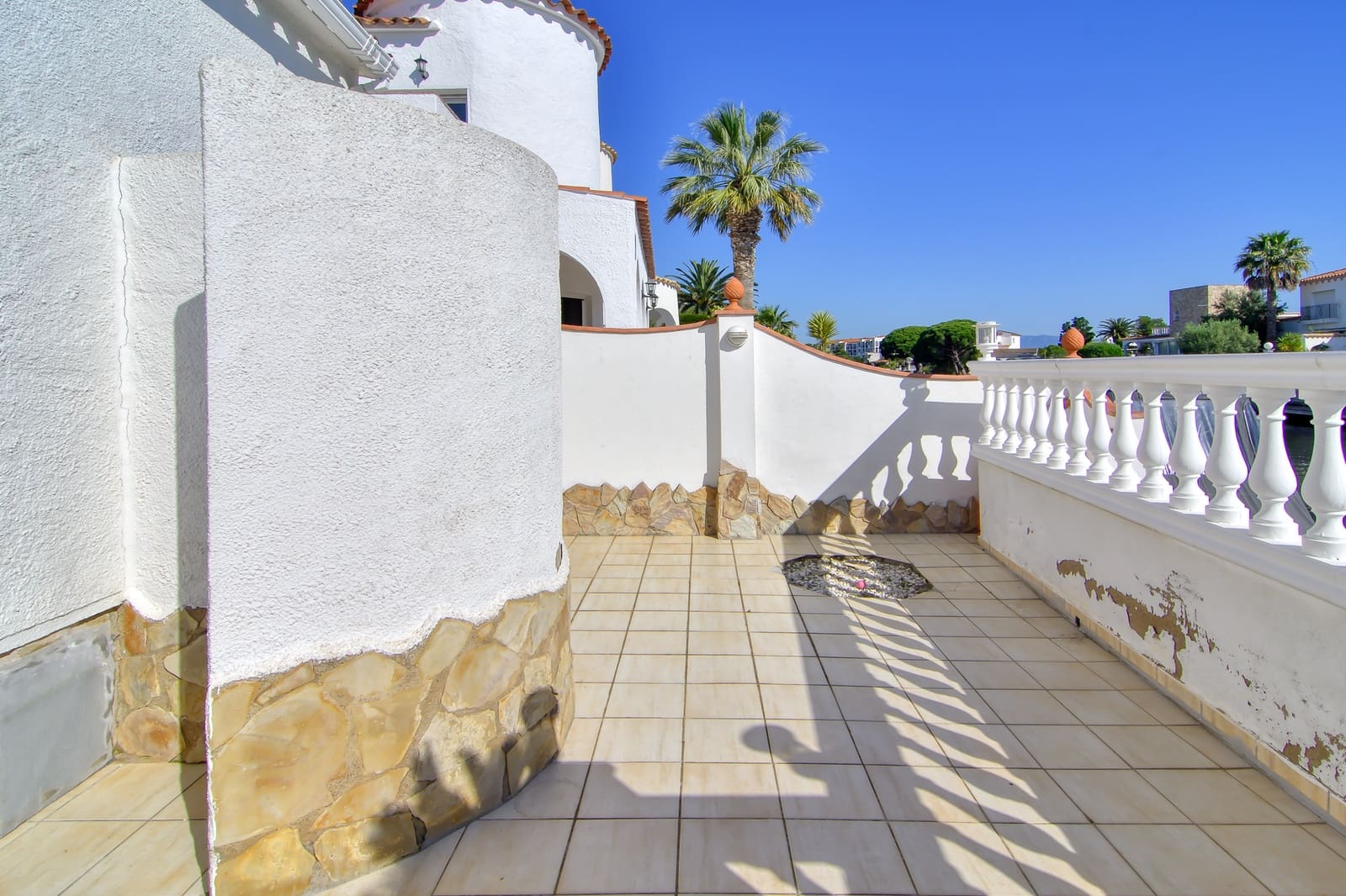 3 sypialnia Dom na sprzedaż w Empuriabrava z basenem garażem - 1 250 000 € (Ref: 10145030)
