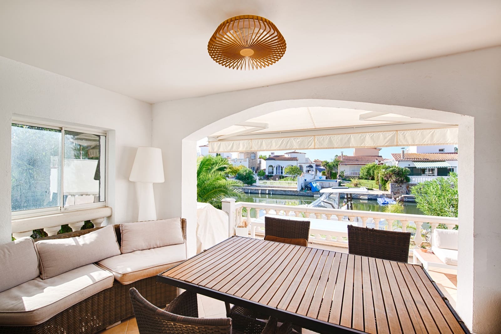 3 soveværelse Byhus til salg i Empuriabrava med swimmingpool garage - € 870.000 (Ref: 10145076)