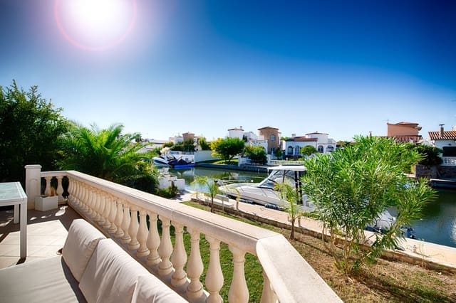3 soveværelse Byhus til salg i Empuriabrava, Castelló d'Empúries med swimmingpool garage - € 870.000 (Ref: 10145076)
