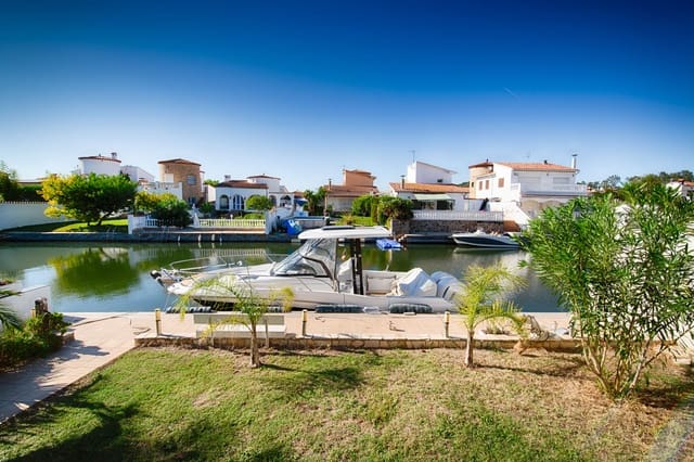 3 soveværelse Byhus til salg i Empuriabrava, Castelló d'Empúries med swimmingpool garage - € 870.000 (Ref: 10145076)