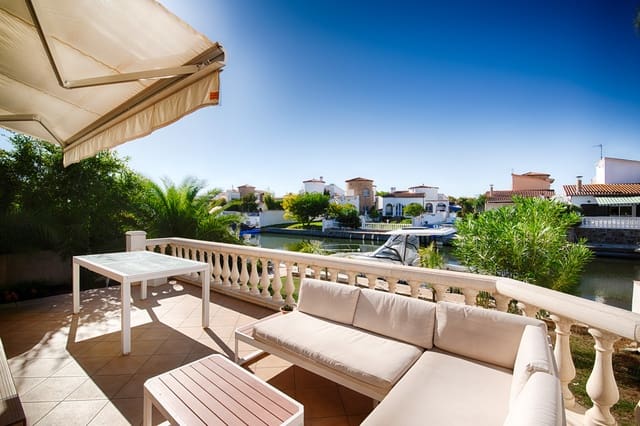 3 soveværelse Byhus til salg i Empuriabrava, Castelló d'Empúries med swimmingpool garage - € 870.000 (Ref: 10145076)