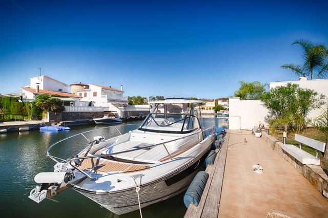 3 soveværelse Byhus til salg i Empuriabrava, Castelló d'Empúries med swimmingpool garage - € 870.000 (Ref: 10145076)