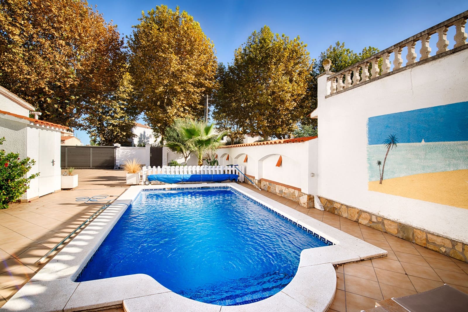 3 soveværelse Byhus til salg i Empuriabrava med swimmingpool garage - € 870.000 (Ref: 10145076)