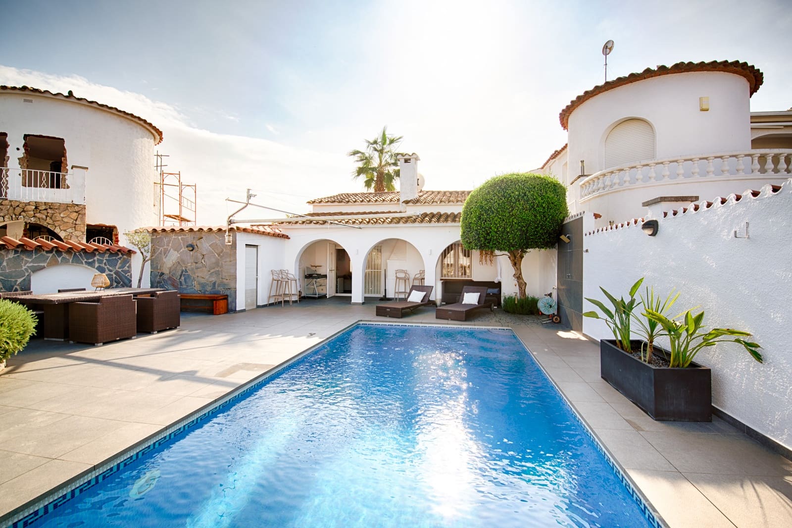 2 soveværelse Byhus til salg i Empuriabrava med swimmingpool garage - € 720.000 (Ref: 10163228)