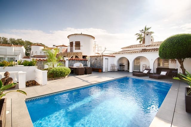2 soveværelse Byhus til salg i Empuriabrava, Castelló d'Empúries med swimmingpool garage - € 720.000 (Ref: 10163228)