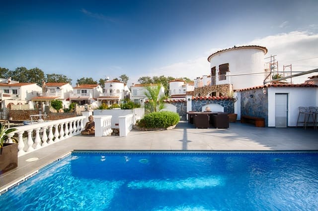 2 soveværelse Byhus til salg i Empuriabrava, Castelló d'Empúries med swimmingpool garage - € 720.000 (Ref: 10163228)