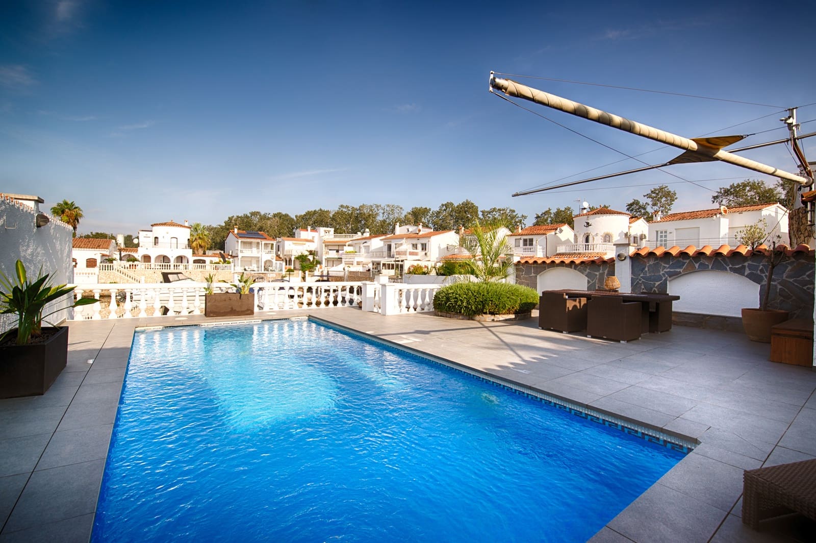 2 soveværelse Byhus til salg i Empuriabrava med swimmingpool garage - € 720.000 (Ref: 10163228)