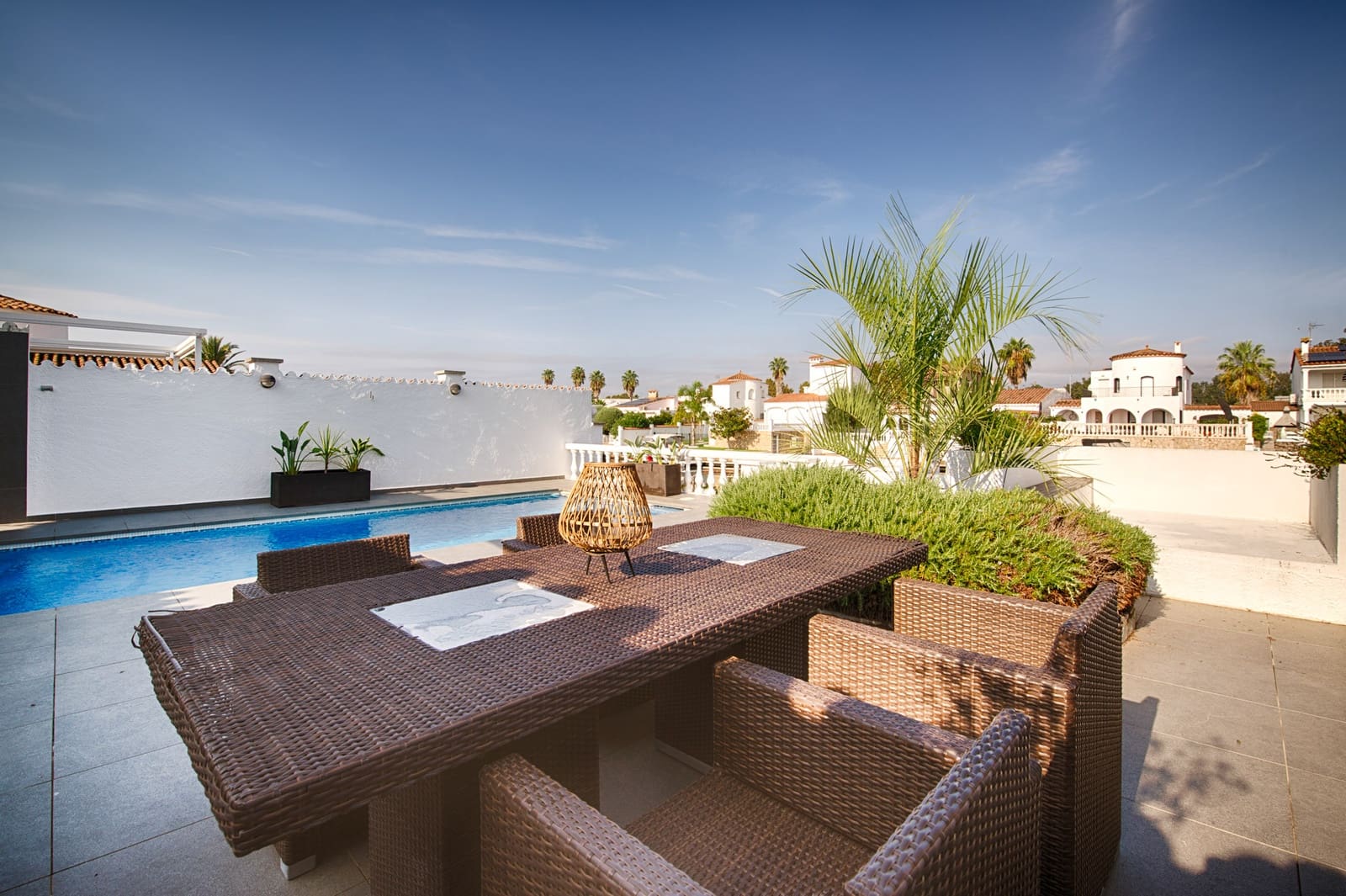 2 soveværelse Byhus til salg i Empuriabrava med swimmingpool garage - € 720.000 (Ref: 10163228)