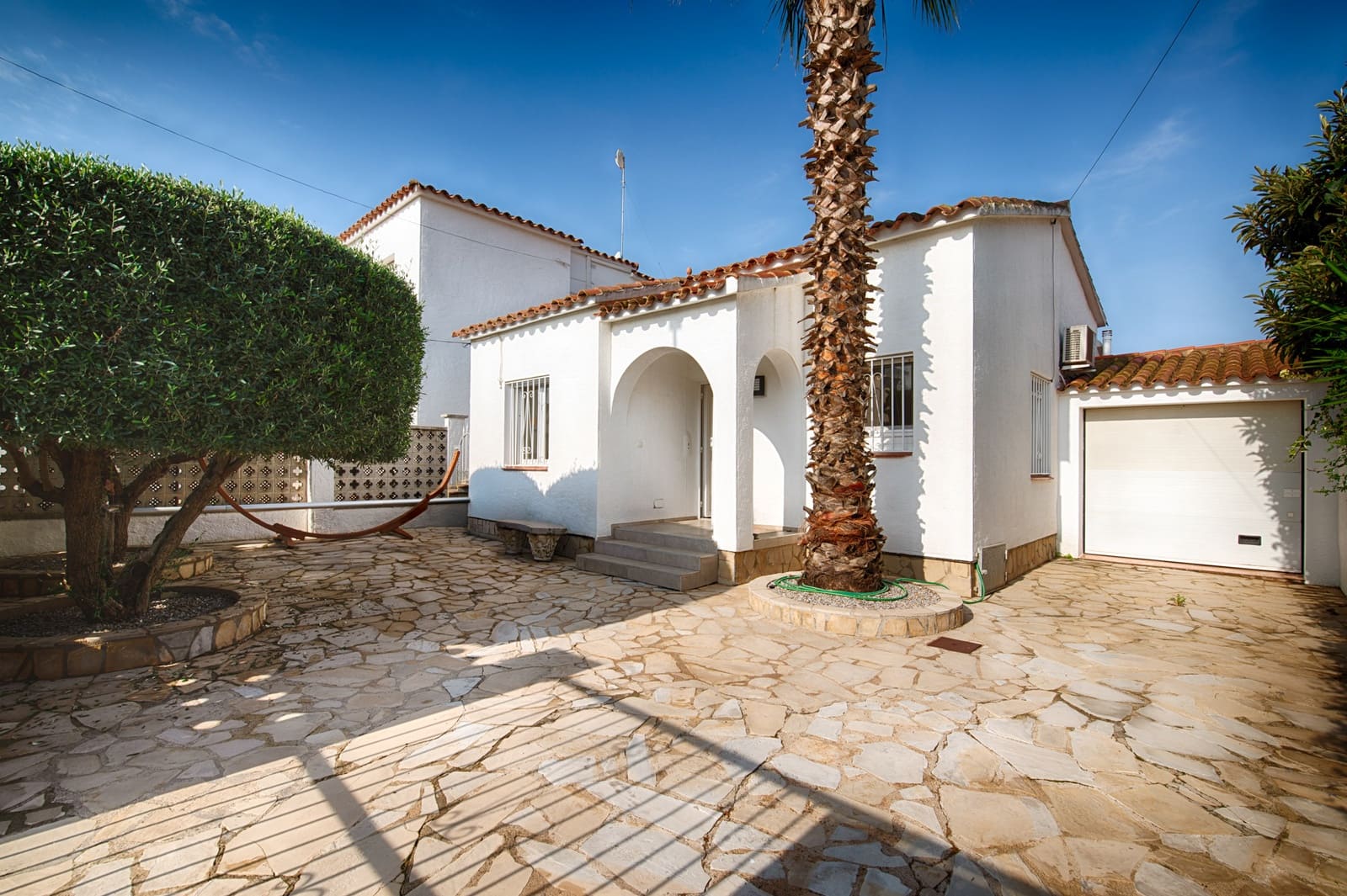 2 soveværelse Byhus til salg i Empuriabrava med swimmingpool garage - € 720.000 (Ref: 10163228)